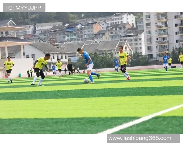 足球明星为乡村足球加油助威共同推动村超发展与热爱