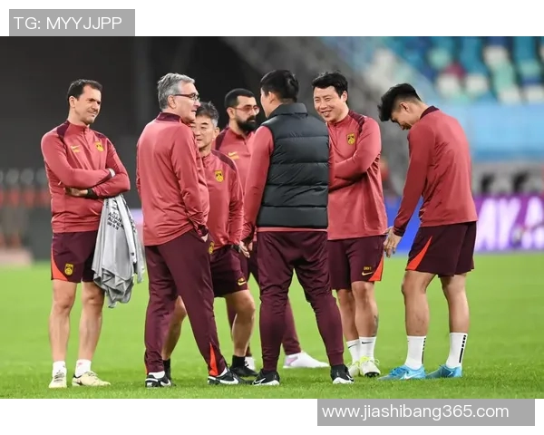 足球明星男孩穿着礼服的时尚瞬间展现青春活力与运动魅力 足球明星男孩穿着礼服的时尚瞬间展现青春活力与运动魅力